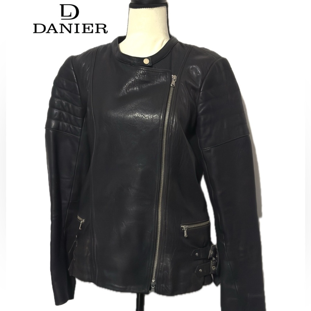 EUC! Genuine DANIER Leather Women's Sleek Black Leather Jacket Size X Small